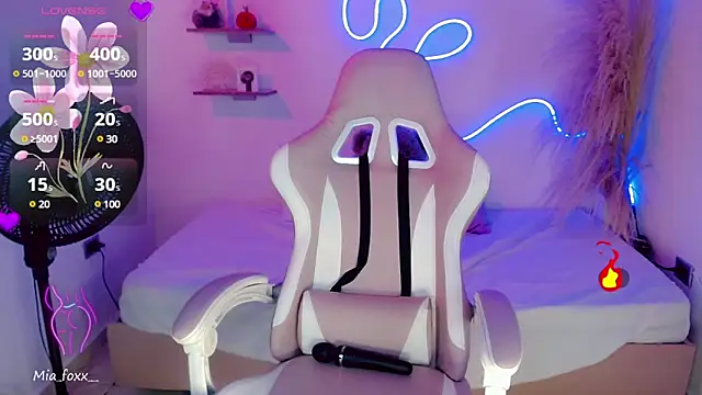 Mia foxx  online show from 01-17-25, 03:12