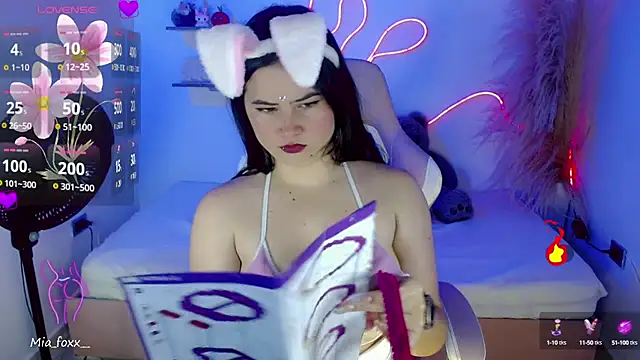 Mia foxx  online show from 01-19-25, 12:06