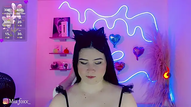 Mia foxx  online show from 01-30-25, 09:04