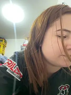 Mia foxx  online show from 12-21-25, 09:11