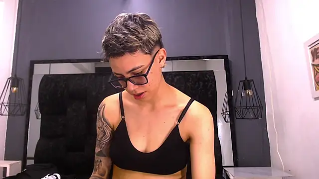 Cutie Shy  online show from 01-10-26, 02:30