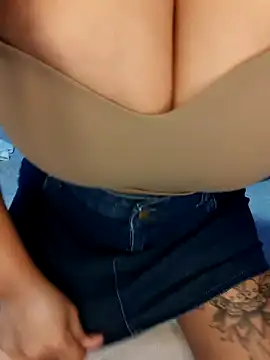 Wild wifey online show from 10-11-25, 07:34