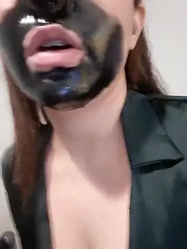 Snapshot of lolitalamasbonita01 chatting on 09-12-25, 01:06 lolitalamasbonita01 online show from 09-12-25, 01:06