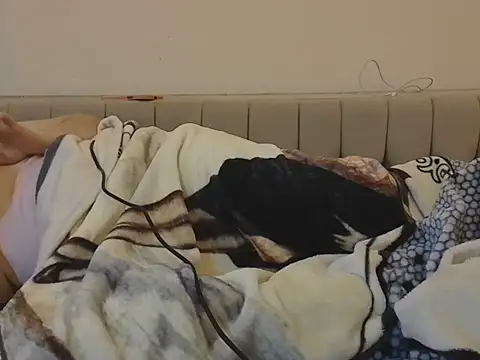 Snapshot of Soinanai chatting on 12-14-25, 02:33 Soinanai online show from 12-14-25, 02:33