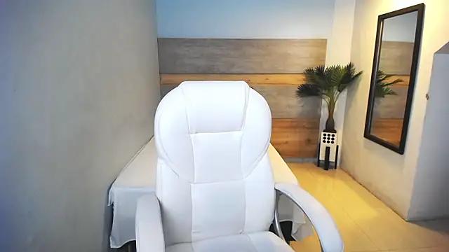 liseth fox online show from 12-19-24, 10:42