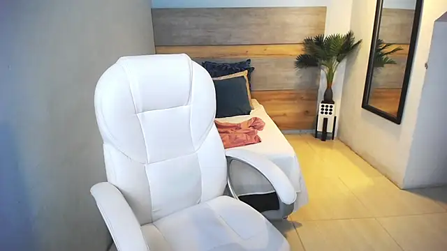 liseth fox online show from 12-20-24, 01:47