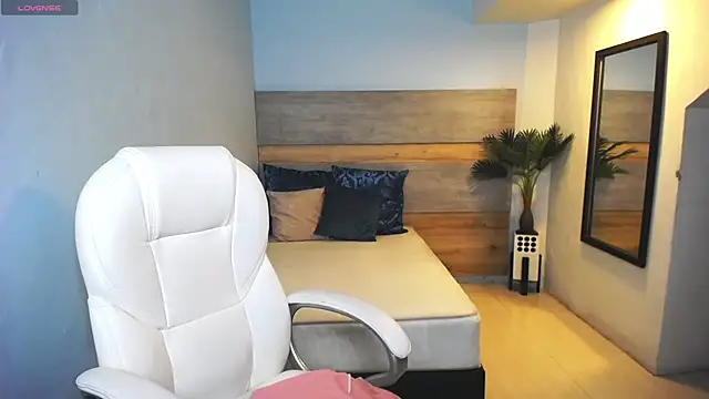 liseth fox online show from 01-04-25, 01:42