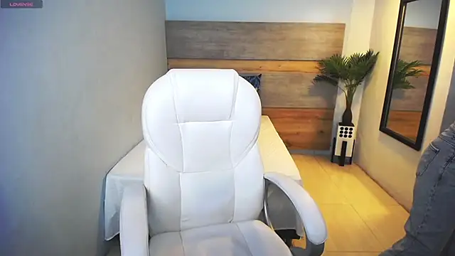 liseth fox online show from 03-16-25, 01:38