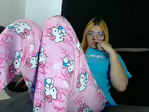 lessliee22  online show from 03-03-25, 02:26