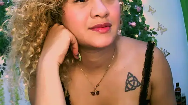 Snapshot of Crysrus chatting on 03-02-25, 12:09 Crysrus online show from 03-02-25, 12:09