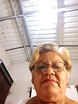 Snapshot of Madrastrahot69 chatting on 10-15-25, 02:55 Madrastrahot69 online show from 10-15-25, 02:55