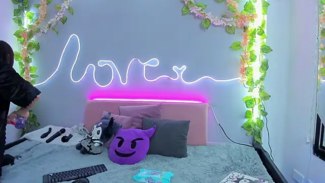 YouliteSllut2 online show from 01-03-25, 08:01