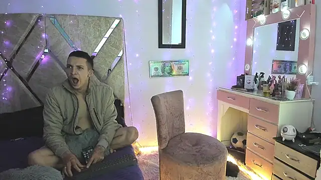 parejacaliente20154 online show from 11-24-25, 08:58