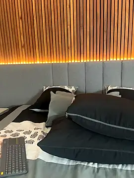 EmiilyAdams  online show from 10-20-25, 10:21