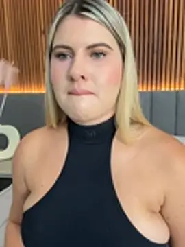 Snapshot of EmiilyAdams_ chatting on 01-18-26, 08:23 EmiilyAdams online show from 01-18-26, 08:23