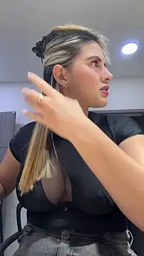 Snapshot of EmiilyAdams_ chatting on 02-17-26, 09:10 EmiilyAdams online show from 02-17-26, 09:10