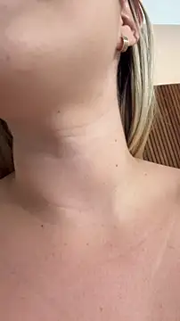 Snapshot of EmiilyAdams_ chatting on 02-28-26, 09:16 EmiilyAdams online show from 02-28-26, 09:16