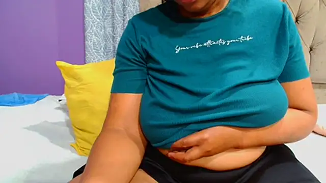 YELLOWBUSTYMELLONS online show from 02-21-26, 06:09