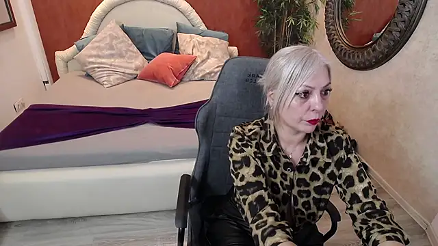 MeAmandaX online show from 01-08-25, 11:21