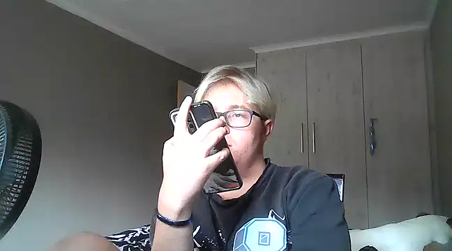 bisexualboy05 online show from 02-10-25, 12:29