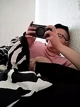 bisexualboy05 online show from 09-20-25, 07:42