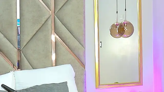 Snapshot of Emma-Conti chatting on 03-04-25, 12:44 Emma-Conti online show from 03-04-25, 12:44