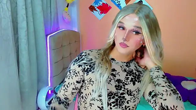 Snapshot of TaylorMon chatting on 11-01-25, 12:45 TaylorMon online show from 11-01-25, 12:45