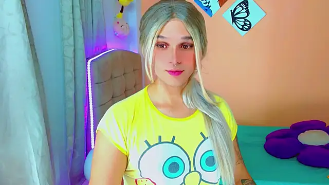 Snapshot of TaylorMon chatting on 11-15-25, 05:49 TaylorMon online show from 11-15-25, 05:49