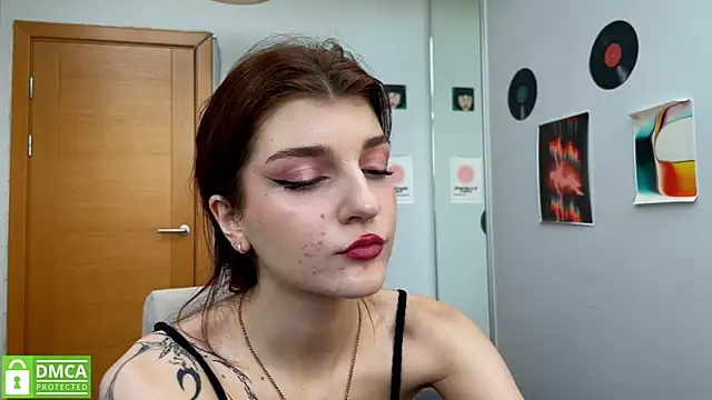 Snapshot of Bunny_ShyGirl chatting on 02-14-25, 07:38 Bunny ShyGirl online show from 02-14-25, 07:38