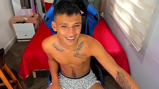 Snapshot of Backsex_boy chatting on 10-28-25, 02:09 Backsex boy online show from 10-28-25, 02:09