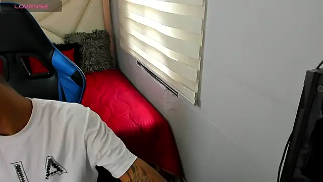 Snapshot of Backsex_boy chatting on 10-31-25, 03:35 Backsex boy online show from 10-31-25, 03:35