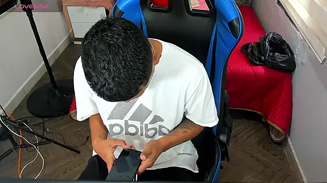 Snapshot of Backsex_boy chatting on 11-01-25, 03:36 Backsex boy online show from 11-01-25, 03:36