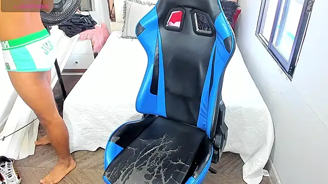 Snapshot of Backsex_boy chatting on 11-07-25, 03:01 Backsex boy online show from 11-07-25, 03:01