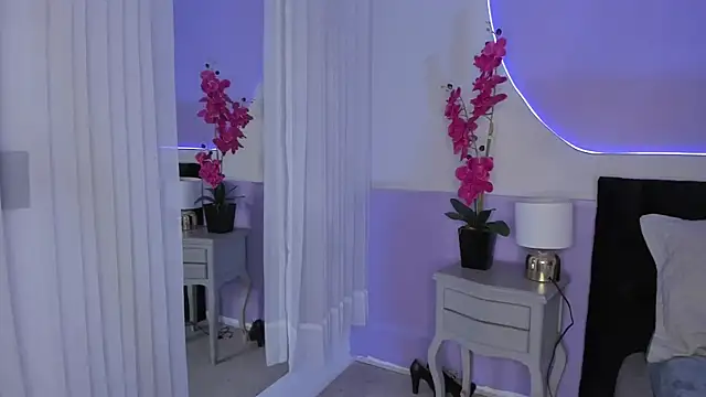 Julieta Cortes   online show from 12-28-24, 12:03