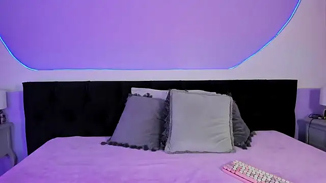 Julieta Cortes   online show from 11-14-25, 12:26