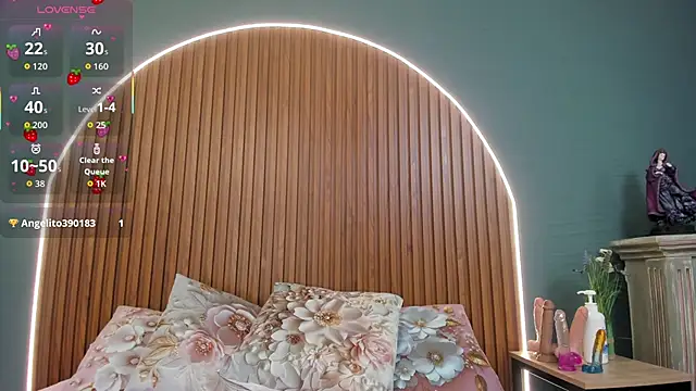 NayeCloud online show from 10-16-25, 03:40