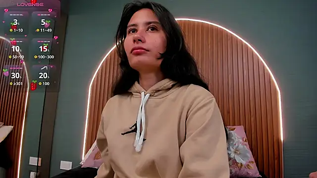 NayeCloud online show from 10-30-25, 04:03