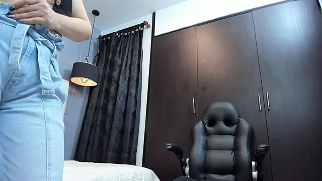 Dania moore  online show from 01-23-25, 10:01