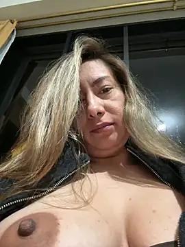Snapshot of xLadyScarlettx chatting on 02-04-25, 01:34 xLadyScarlettx online show from 02-04-25, 01:34