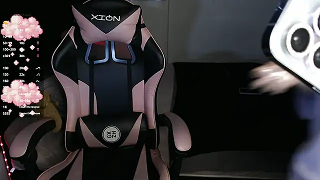 Snapshot of Theprojectsaraa chatting on 10-30-25, 01:12 Theprojectsaraa online show from 10-30-25, 01:12