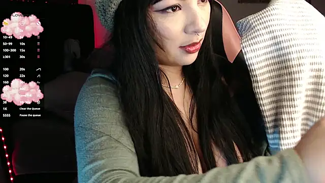 Snapshot of Theprojectsaraa chatting on 11-14-25, 01:32 Theprojectsaraa online show from 11-14-25, 01:32