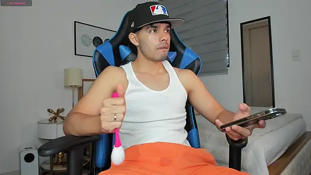 Snapshot of mateoleonee chatting on 12-03-24, 07:00 mateoleonee online show from 12-03-24, 07:00