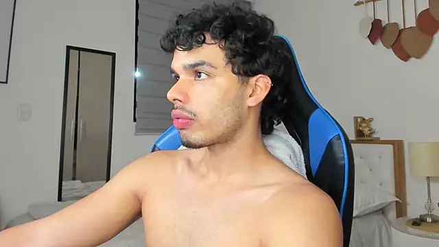 Snapshot of mateoleonee chatting on 01-02-25, 01:17 mateoleonee online show from 01-02-25, 01:17