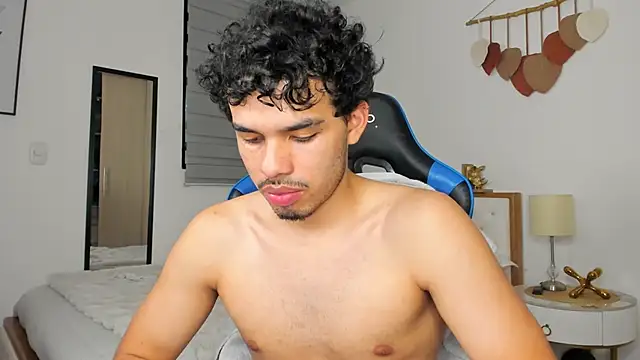 Snapshot of mateoleonee chatting on 01-02-25, 04:20 mateoleonee online show from 01-02-25, 04:20