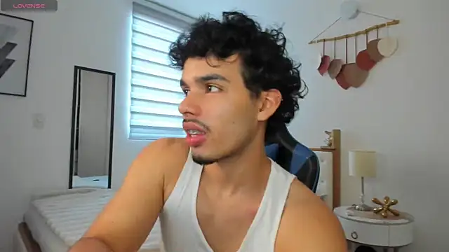 Snapshot of mateoleonee chatting on 01-09-25, 08:01 mateoleonee online show from 01-09-25, 08:01