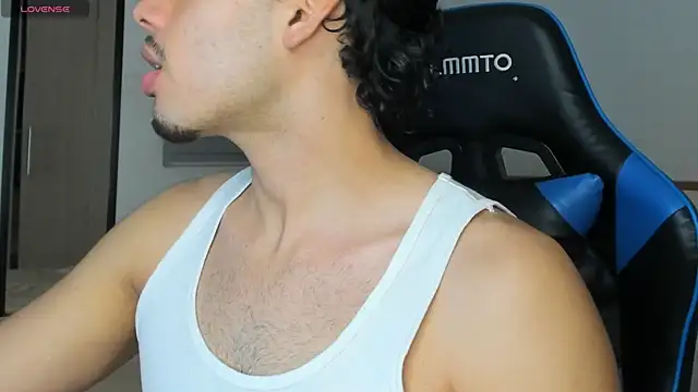 Snapshot of mateoleonee chatting on 01-19-25, 12:38 mateoleonee online show from 01-19-25, 12:38