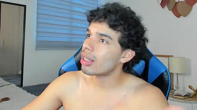 Snapshot of mateoleonee chatting on 02-01-25, 10:13 mateoleonee online show from 02-01-25, 10:13