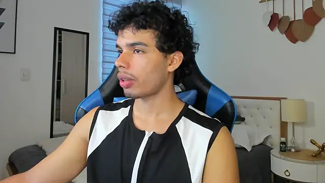 Snapshot of mateoleonee chatting on 02-05-25, 06:26 mateoleonee online show from 02-05-25, 06:26