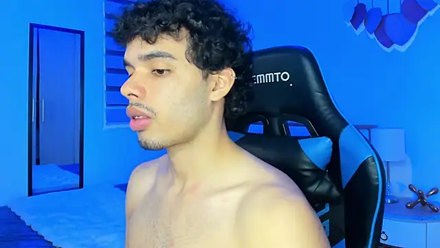 Snapshot of mateoleonee chatting on 02-07-25, 02:19 mateoleonee online show from 02-07-25, 02:19