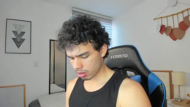 Snapshot of mateoleonee chatting on 02-07-25, 02:47 mateoleonee online show from 02-07-25, 02:47